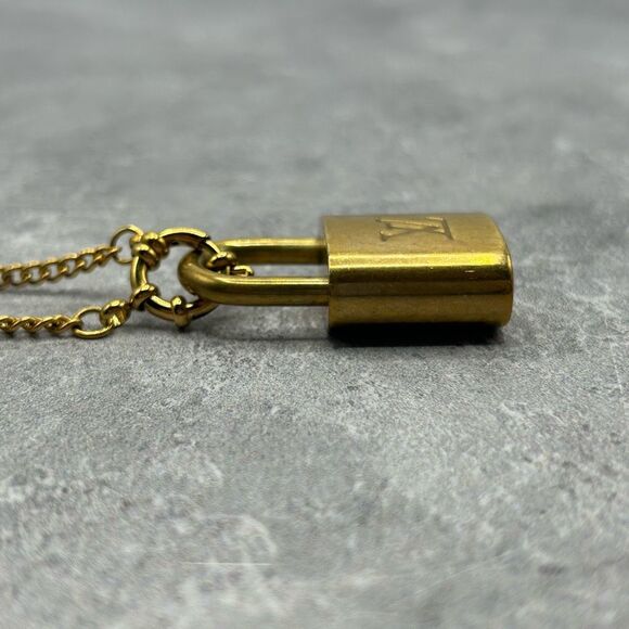 Authentic Louis Vuitton Gold Tone Single Chain Padlock & Key Charm Necklace 326 - Picture 9 of 14